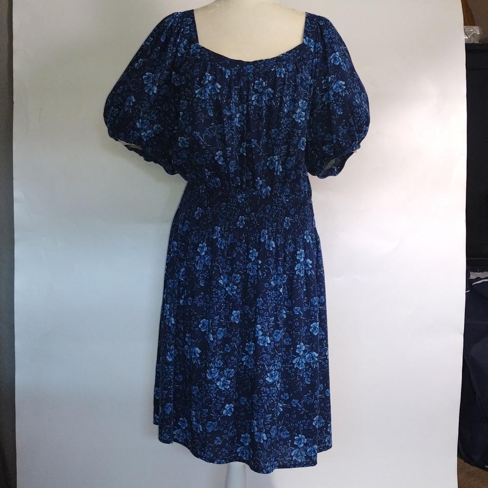 OLD NAVY 3X WOMENS PUFFED SLEEVE
DRESS / ROUNDED NECK